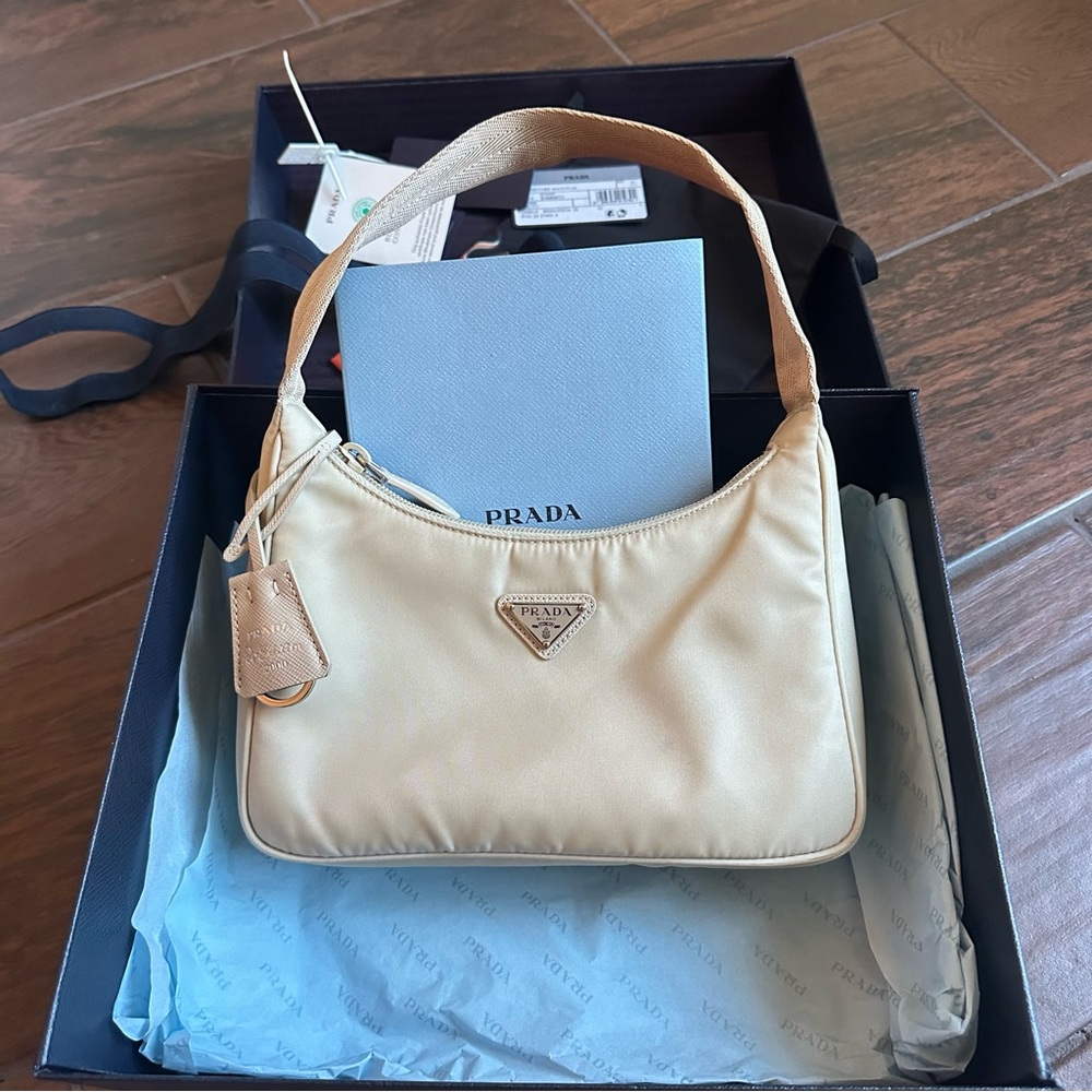 Re-Nylon Prada Re-Edition 2000 mini bag Cream Shoulder Bag with Signature Logo - Picture 1 of 12